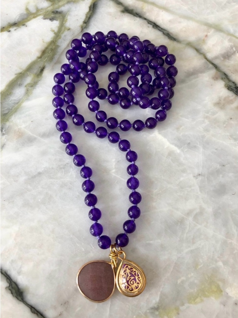 Purple Bead Mala Necklace with Thai Buddha Pendants, Meditation Necklace - Picture 4 of 6